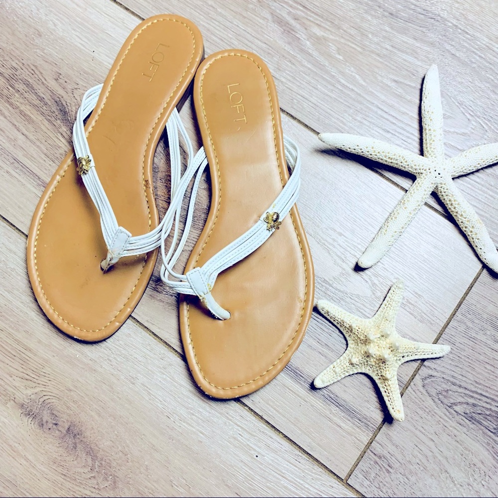 Ann Taylor Loft white leather strappy flip flop sandals w/ gold bumblebee charm